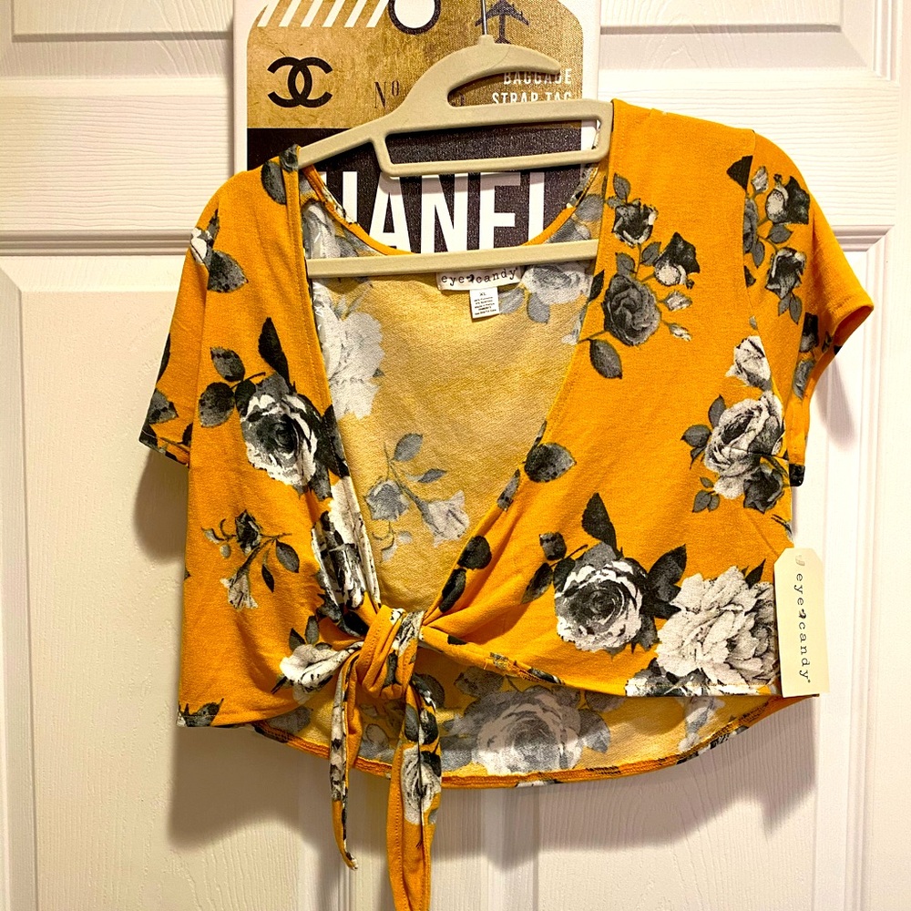 Super cute open floral shirt, NWT